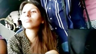 घृणास्पद आजी सॉनामध्ये तिच्या खोडकर मुलीची गोड मांजर चाटते