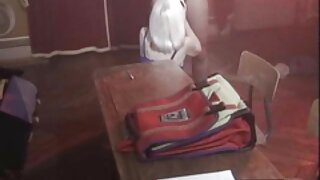 हाडकुळा सोनेरी मैत्रीण तिच्या BF आणि त्याच्या जुन्या आजोबा fucks