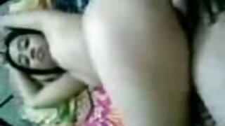 लांब पाय असलेली आशियाई हॉटी तिच्या फॅनीला मागून जोरदारपणे नष्ट करते